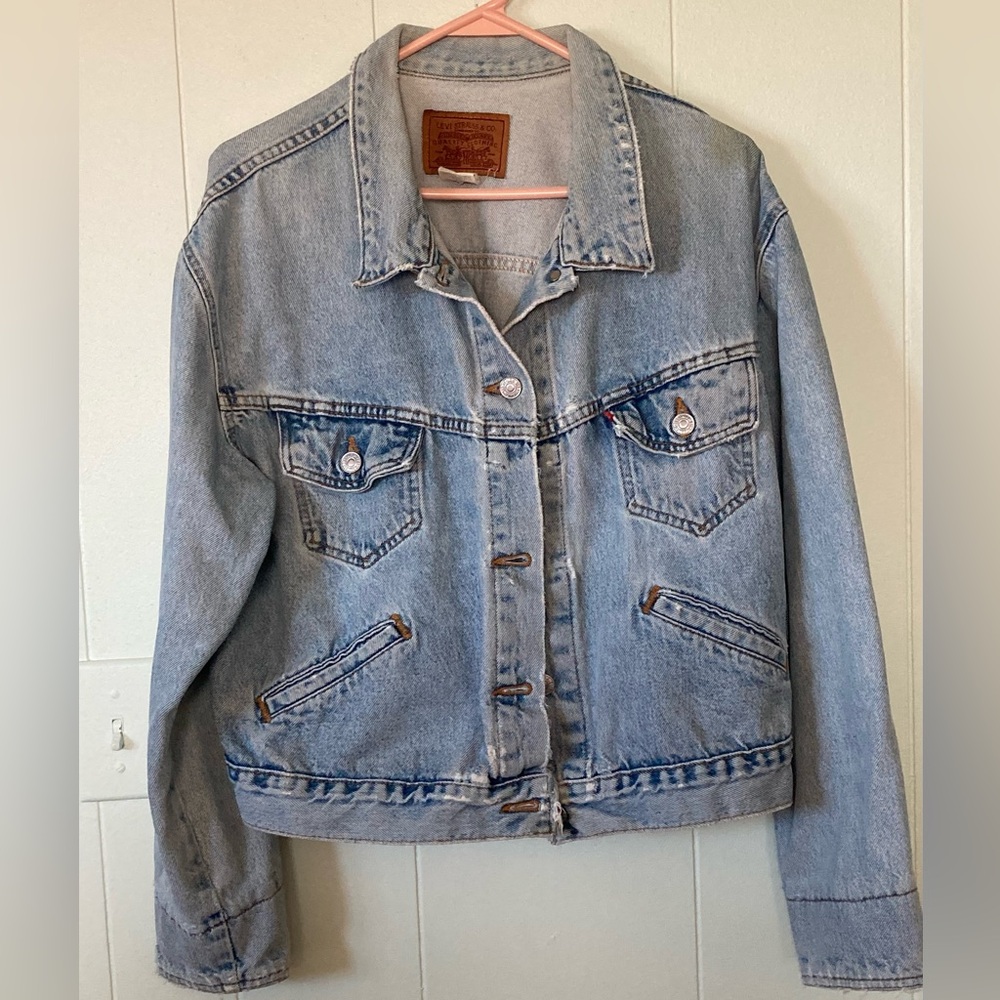 Levi's Vintage Womens SZ L trucker denim Jacket.Light wash distressed,80’s.